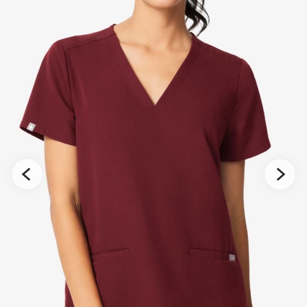 FIGS Casma three pocket scrub top